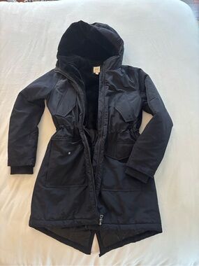 GAP Women's Black Hooded Parka with Faux-Fur Lining